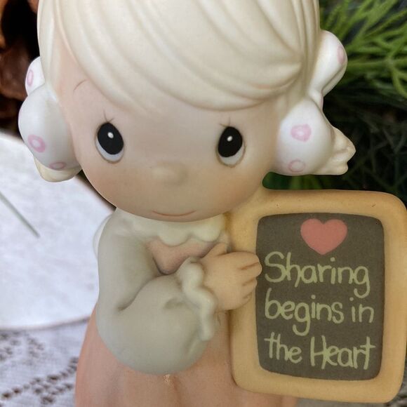 Vintage Precious Moments 1988 Sharing begins in the heart - Picture 2 of 9